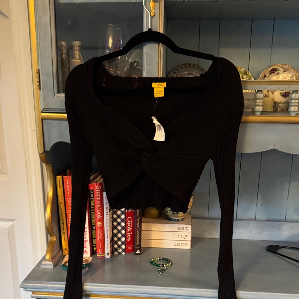 Daisy Black Ribbed Twist-Front Long Sleeve Crop Top